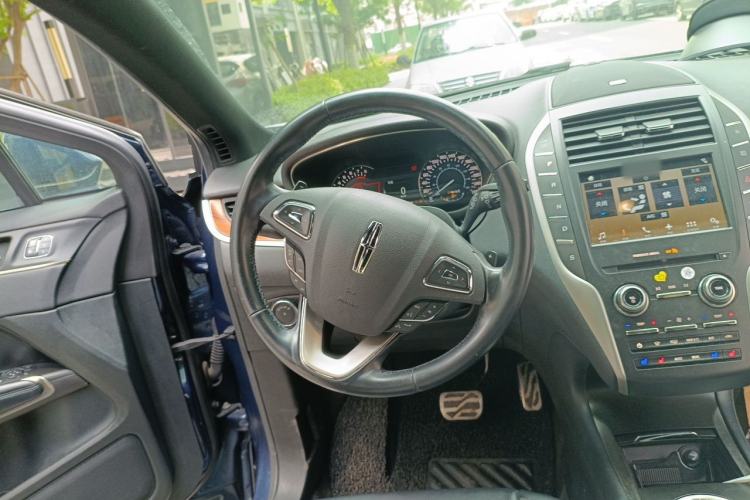 Used Lincoln MKC 2017 2.0T Four-Wheel Drive Zunya Edition Steering Wheel