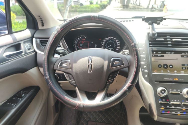 Used Lincoln MKC 2017 2.0T Two-Wheel-Drive Luxury Edition Steering Wheel