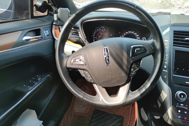Used Lincoln MKC 2017 2.0T Four-Wheel Drive Zunya Edition Steering Wheel