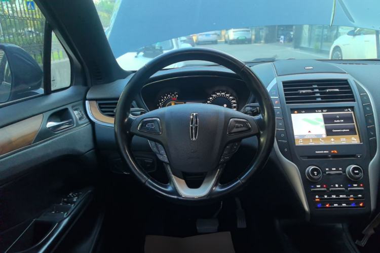 Used Lincoln MKC 2017 2.0T Four-Wheel Drive Zunya Edition Steering Wheel