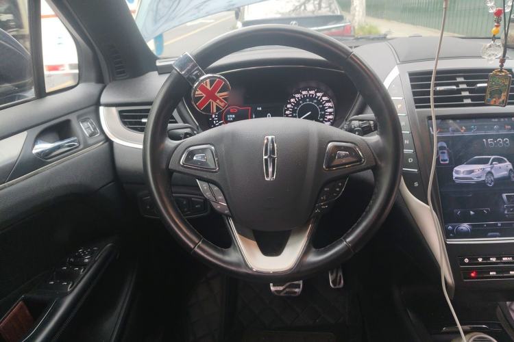 Used Lincoln MKC 2017 2.0T Two-Wheel Drive Deluxe Edition Steering Wheel