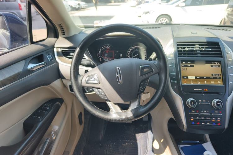 Used Lincoln MKC 2017 2.0T Four-Wheel Drive Zunya Edition Steering Wheel