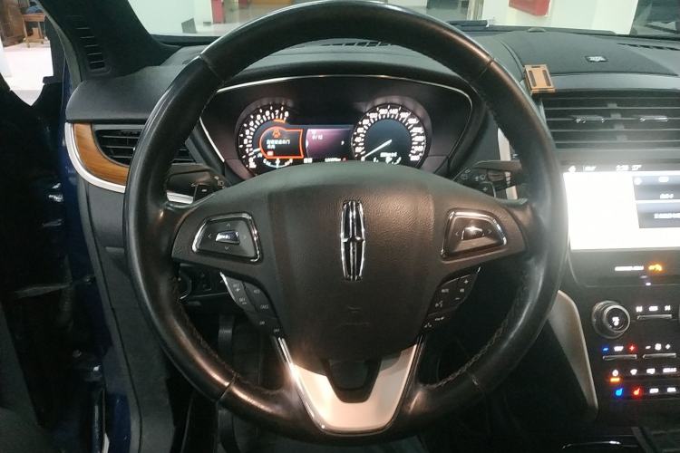 Used Lincoln MKC 2017 2.0T Two-Wheel-Drive Luxury Edition Steering Wheel