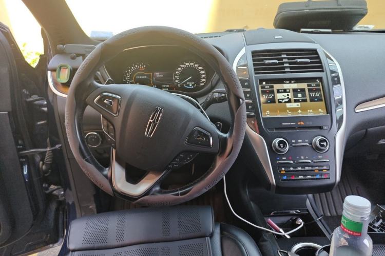 Used Lincoln MKC 2017 2.0T Two-Wheel-Drive Luxury Edition Steering Wheel