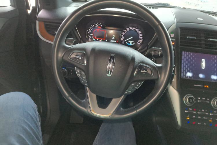 Used Lincoln MKC 2017 2.0T Two-Wheel-Drive Luxury Edition Steering Wheel
