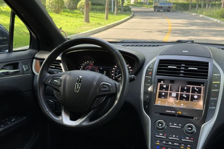 Used Lincoln MKC 2017 2.0T Two-Wheel-Drive Luxury Edition Steering Wheel