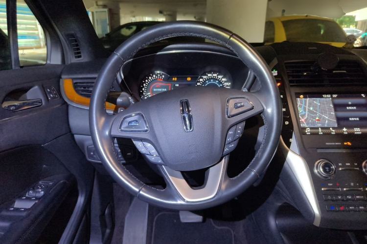 Used Lincoln MKC 2017 2.0T Two-Wheel-Drive Luxury Edition Steering Wheel