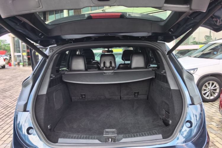 Used Lincoln MKC 2017 2.0T Two-Wheel Drive Deluxe Edition Trunk