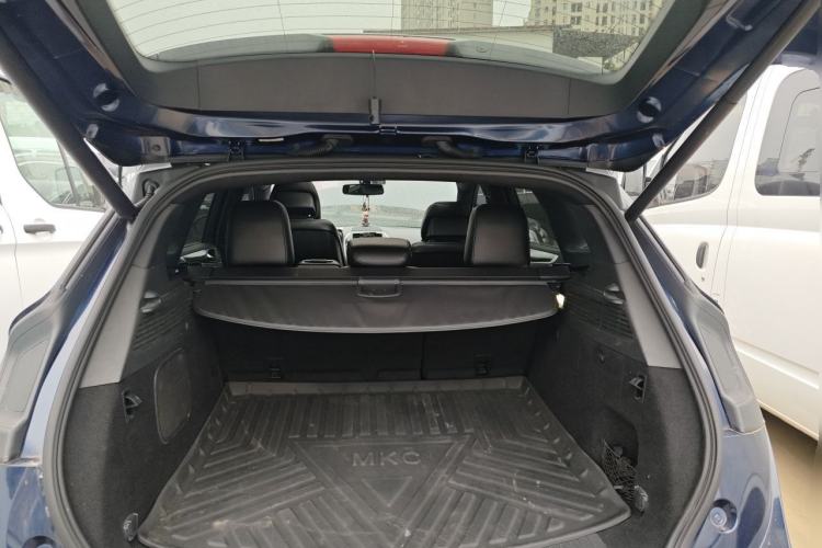 Used Lincoln MKC 2017 2.0T Two-Wheel Drive Deluxe Edition Trunk