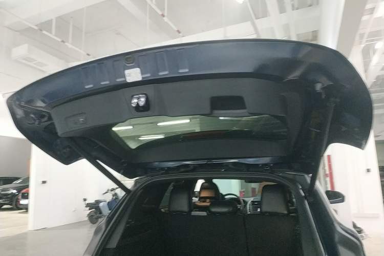 Used Lincoln MKC 2017 2.0T Two-Wheel-Drive Luxury Edition Trunk