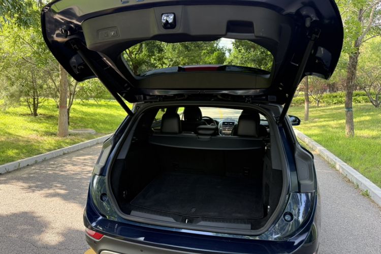 Used Lincoln MKC 2017 2.0T Two-Wheel-Drive Luxury Edition Trunk