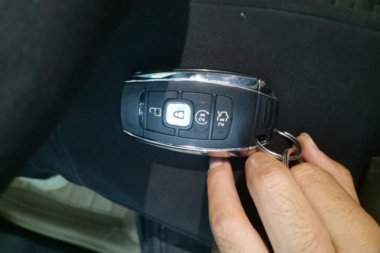 Used Lincoln MKC 2017 2.0T Two-Wheel-Drive Luxury Edition Vehicle Key