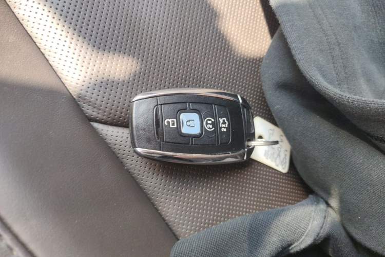 Used Lincoln MKC 2017 2.0T Two-Wheel-Drive Luxury Edition Vehicle Key