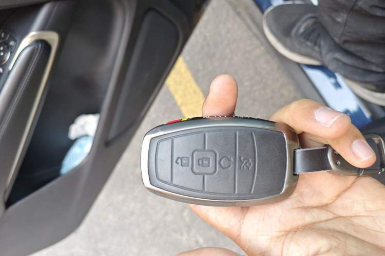 Used Lincoln MKC 2017 2.0T Two-Wheel-Drive Luxury Edition Vehicle Key