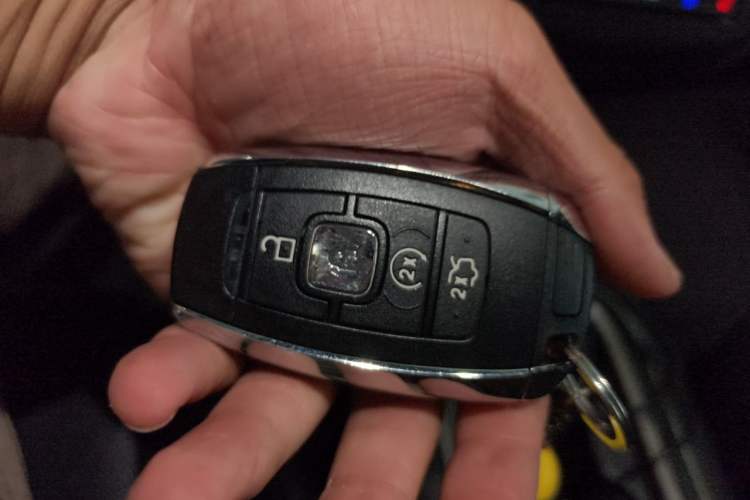 Used Lincoln MKC 2017 2.0T Two-Wheel-Drive Luxury Edition Vehicle Key