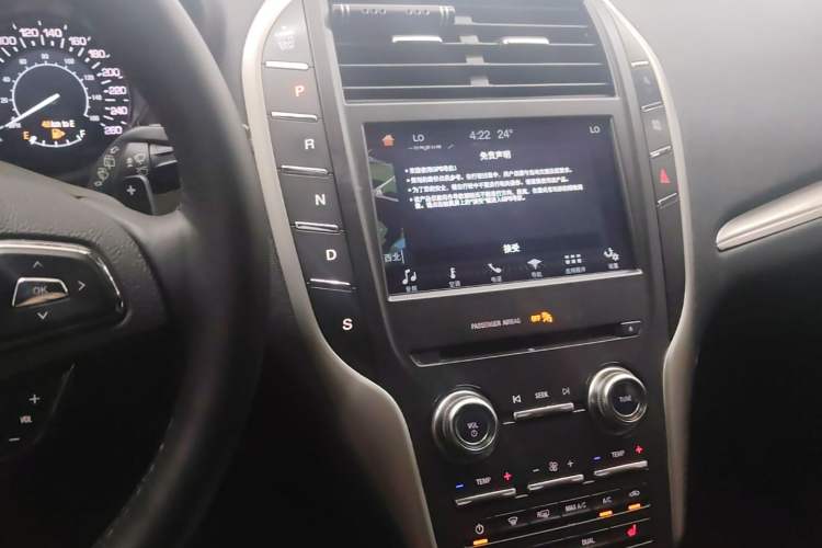 Used Lincoln MKC 2017 2.0T Two-Wheel Drive Deluxe Edition Audio And AC Panel