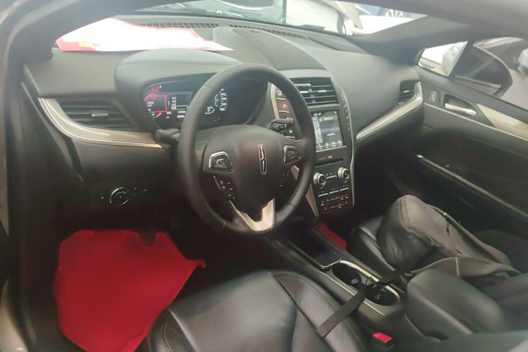 Used Lincoln MKC 2017 2.0T Two-Wheel Drive Deluxe Edition Center Console