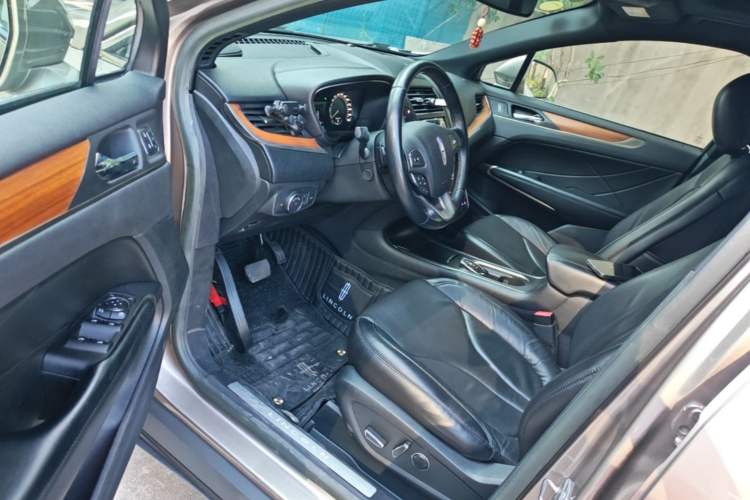 Used Lincoln MKC 2017 2.0T Two-Wheel-Drive Luxury Edition Driver Seat