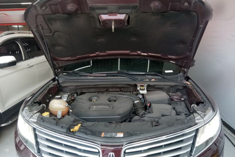 Used Lincoln MKC 2017 2.0T Two-Wheel Drive Deluxe Edition Engine Bay