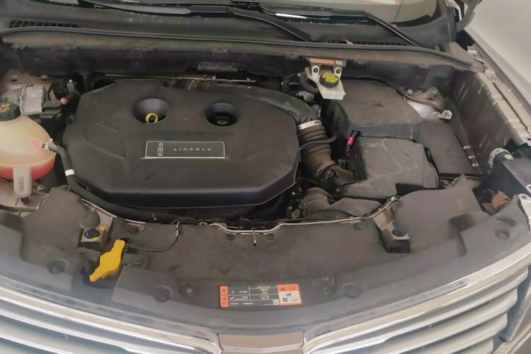 Used Lincoln MKC 2017 2.0T Two-Wheel Drive Deluxe Edition Engine Bay