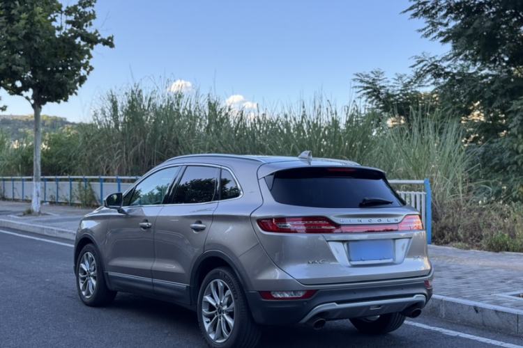 Used Lincoln MKC 2017 2.0T Two-Wheel-Drive Luxury Edition Exterior 8