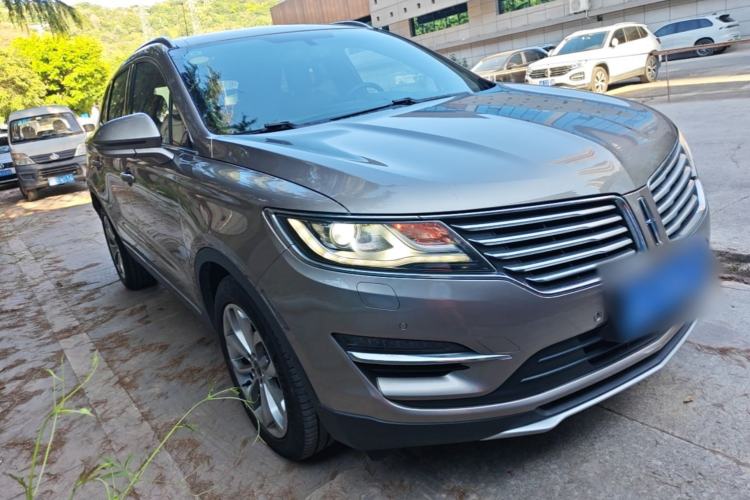 Used Lincoln MKC 2017 2.0T Two-Wheel-Drive Luxury Edition Front Right 45 Deg