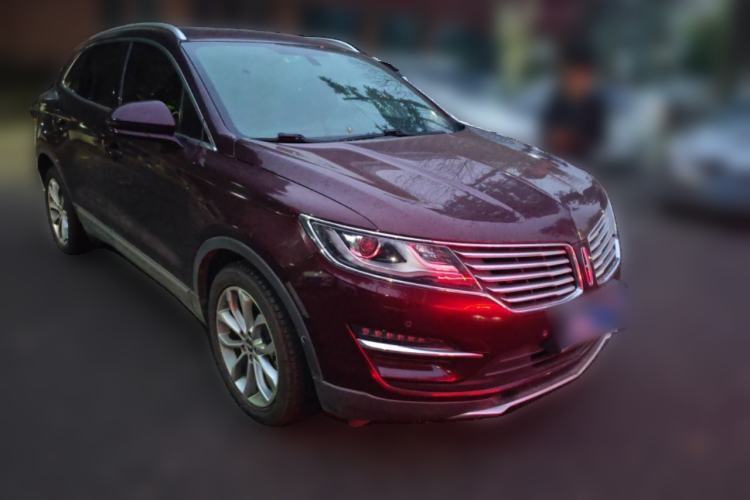 Used Lincoln MKC 2017 2.0T Two-Wheel-Drive Luxury Edition Front Right 45 Deg