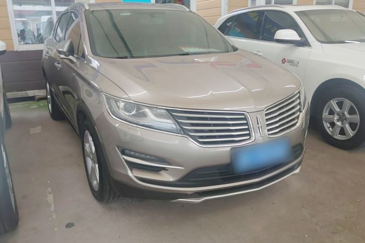 Used Lincoln MKC 2017 2.0T Two-Wheel Drive Deluxe Edition Front Right 45 Deg