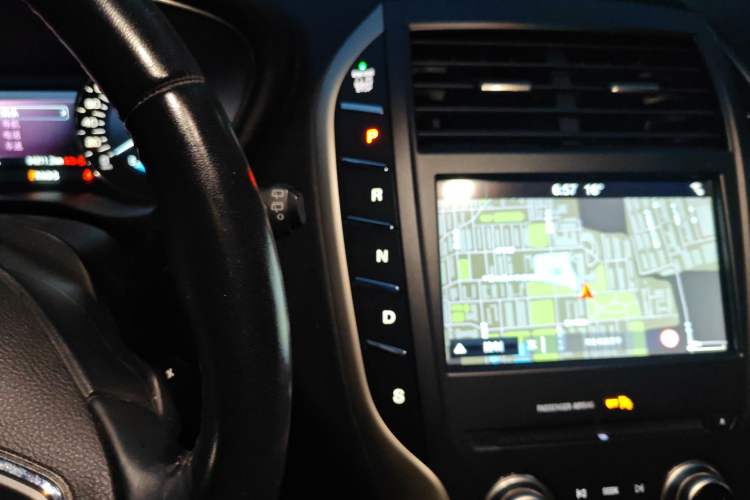 Used Lincoln MKC 2017 2.0T Two-Wheel-Drive Luxury Edition Gear Lever
