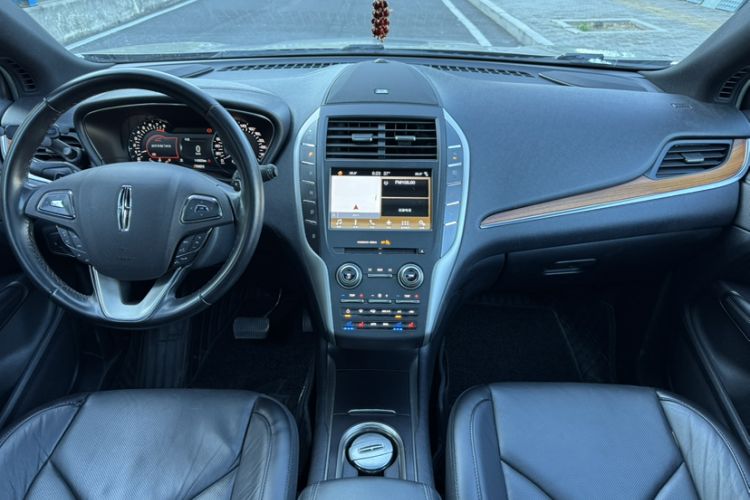 Used Lincoln MKC 2017 2.0T Two-Wheel-Drive Luxury Edition Interior 5