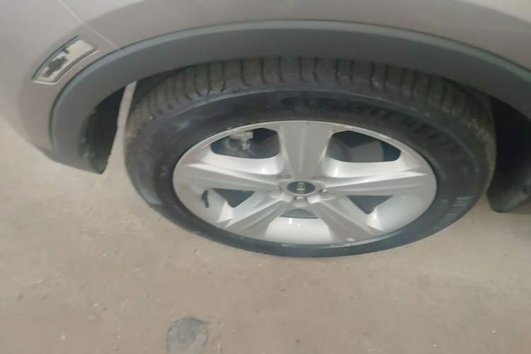 Used Lincoln MKC 2017 2.0T Two-Wheel Drive Deluxe Edition Left Front Wheel Hub