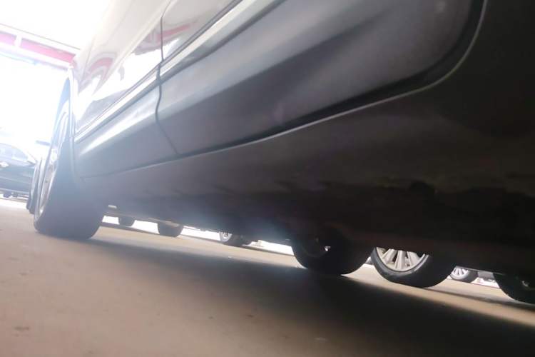 Used Lincoln MKC 2017 2.0T Two-Wheel Drive Deluxe Edition Left Side Sill