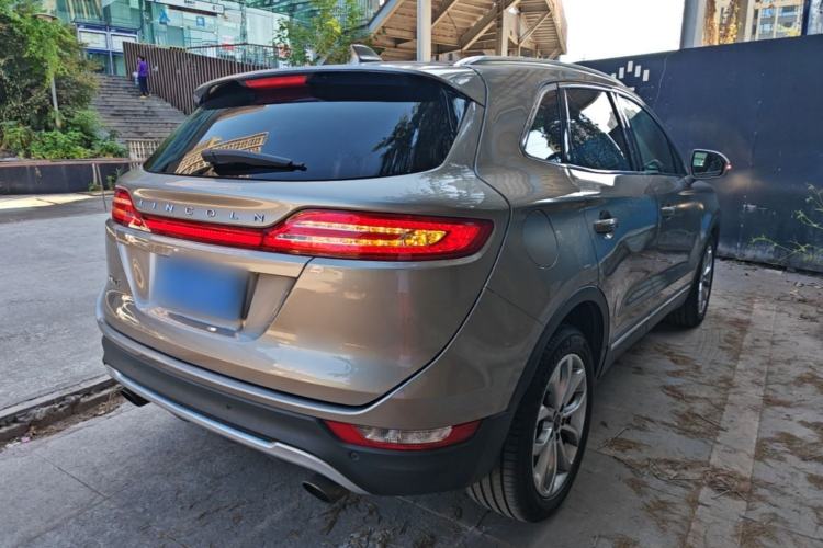 Used Lincoln MKC 2017 2.0T Two-Wheel-Drive Luxury Edition Rear Right 45 Deg