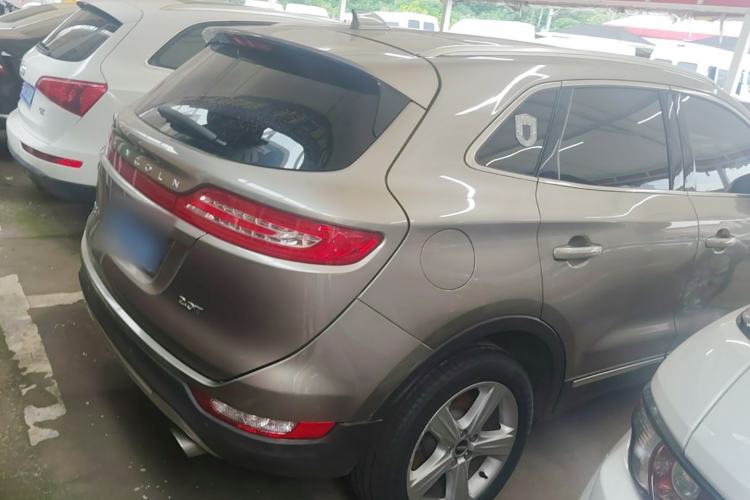 Used Lincoln MKC 2017 2.0T Two-Wheel Drive Deluxe Edition Rear Right 45 Deg