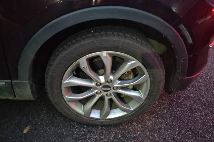 Used Lincoln MKC 2017 2.0T Two-Wheel-Drive Luxury Edition Right Front Wheel Hub