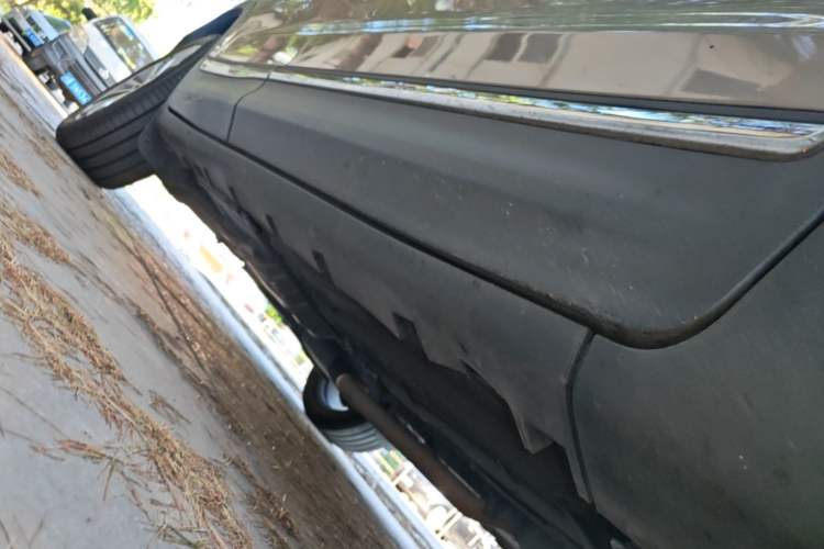 Used Lincoln MKC 2017 2.0T Two-Wheel-Drive Luxury Edition Right Side Sill