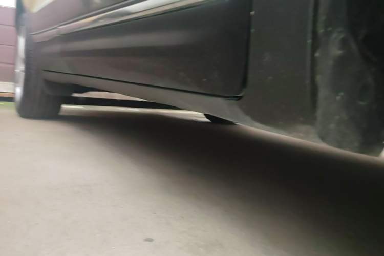 Used Lincoln MKC 2017 2.0T Two-Wheel Drive Deluxe Edition Right Side Sill