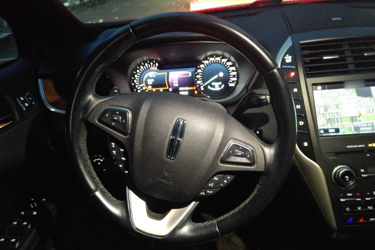 Used Lincoln MKC 2017 2.0T Two-Wheel-Drive Luxury Edition Steering Wheel
