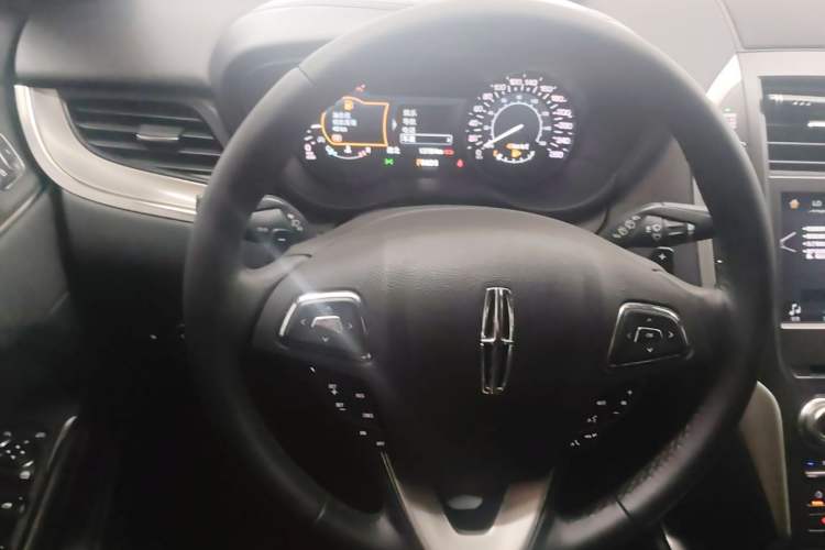 Used Lincoln MKC 2017 2.0T Two-Wheel Drive Deluxe Edition Steering Wheel
