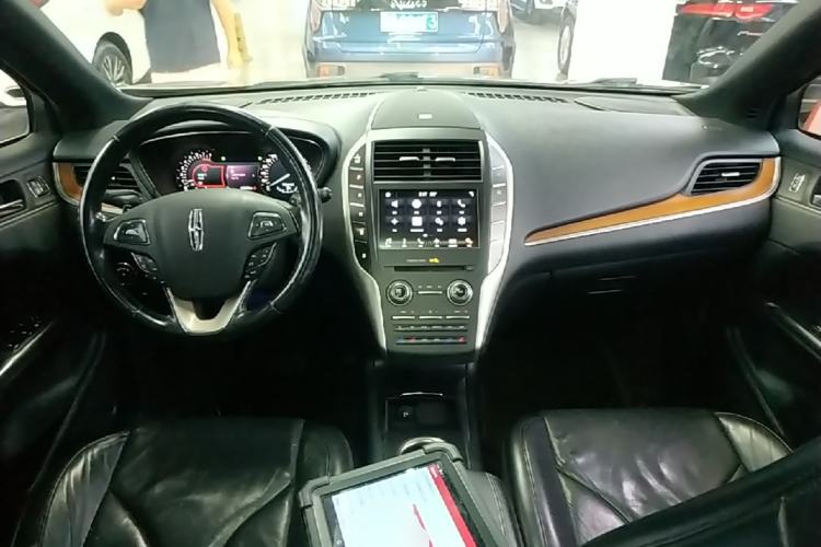 Used Lincoln MKC 2017 2.0T Two-Wheel-Drive Luxury Edition Center Console