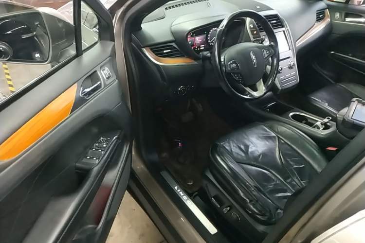 Used Lincoln MKC 2017 2.0T Two-Wheel-Drive Luxury Edition Driver Seat