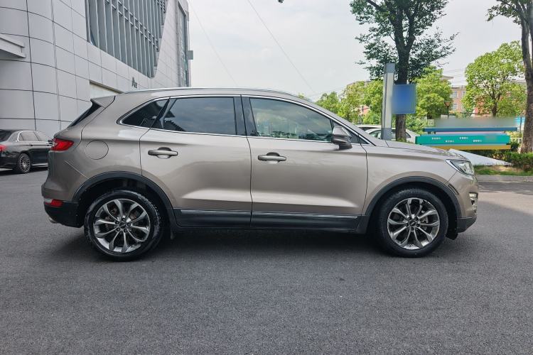 Used Lincoln MKC 2017 2.0T Two-Wheel-Drive Luxury Edition Exterior 4