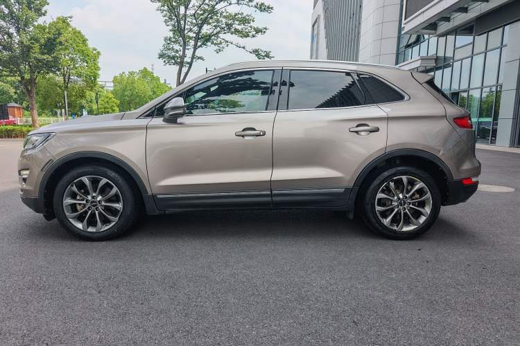 Used Lincoln MKC 2017 2.0T Two-Wheel-Drive Luxury Edition Exterior 8