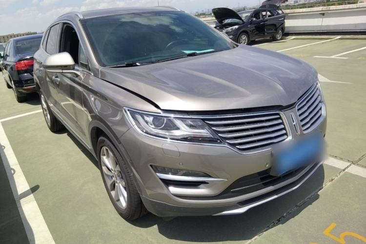 Used Lincoln MKC 2017 2.0T Two-Wheel-Drive Luxury Edition Front Right 45 Deg