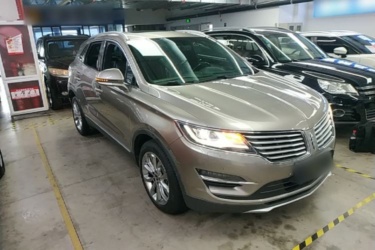 Used Lincoln MKC 2017 2.0T Two-Wheel-Drive Luxury Edition Front Right 45 Deg