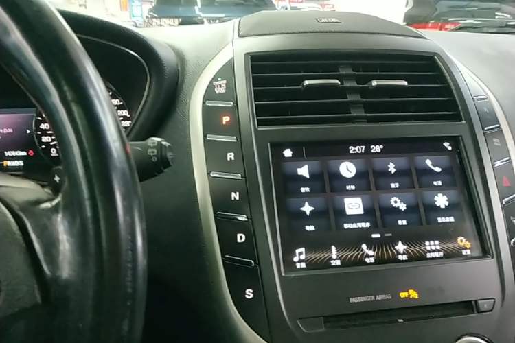 Used Lincoln MKC 2017 2.0T Two-Wheel-Drive Luxury Edition Gear Lever