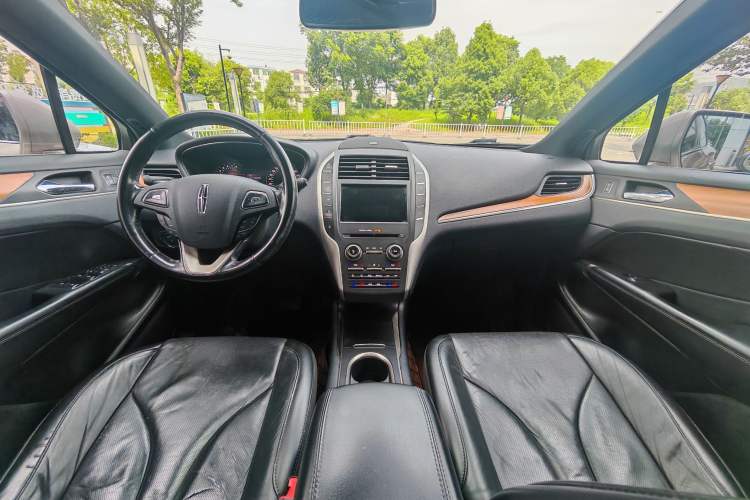 Used Lincoln MKC 2017 2.0T Two-Wheel-Drive Luxury Edition Interior 1
