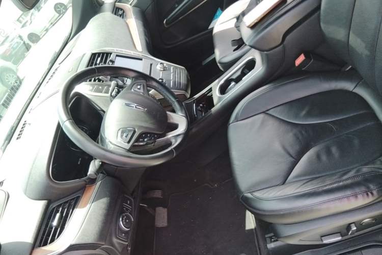 Used Lincoln MKC 2017 2.0T Two-Wheel-Drive Luxury Edition Left Front Seat