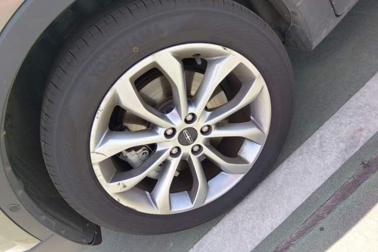 Used Lincoln MKC 2017 2.0T Two-Wheel-Drive Luxury Edition Left Front Wheel Hub