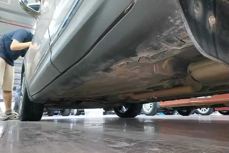 Used Lincoln MKC 2017 2.0T Two-Wheel-Drive Luxury Edition Left Side Sill